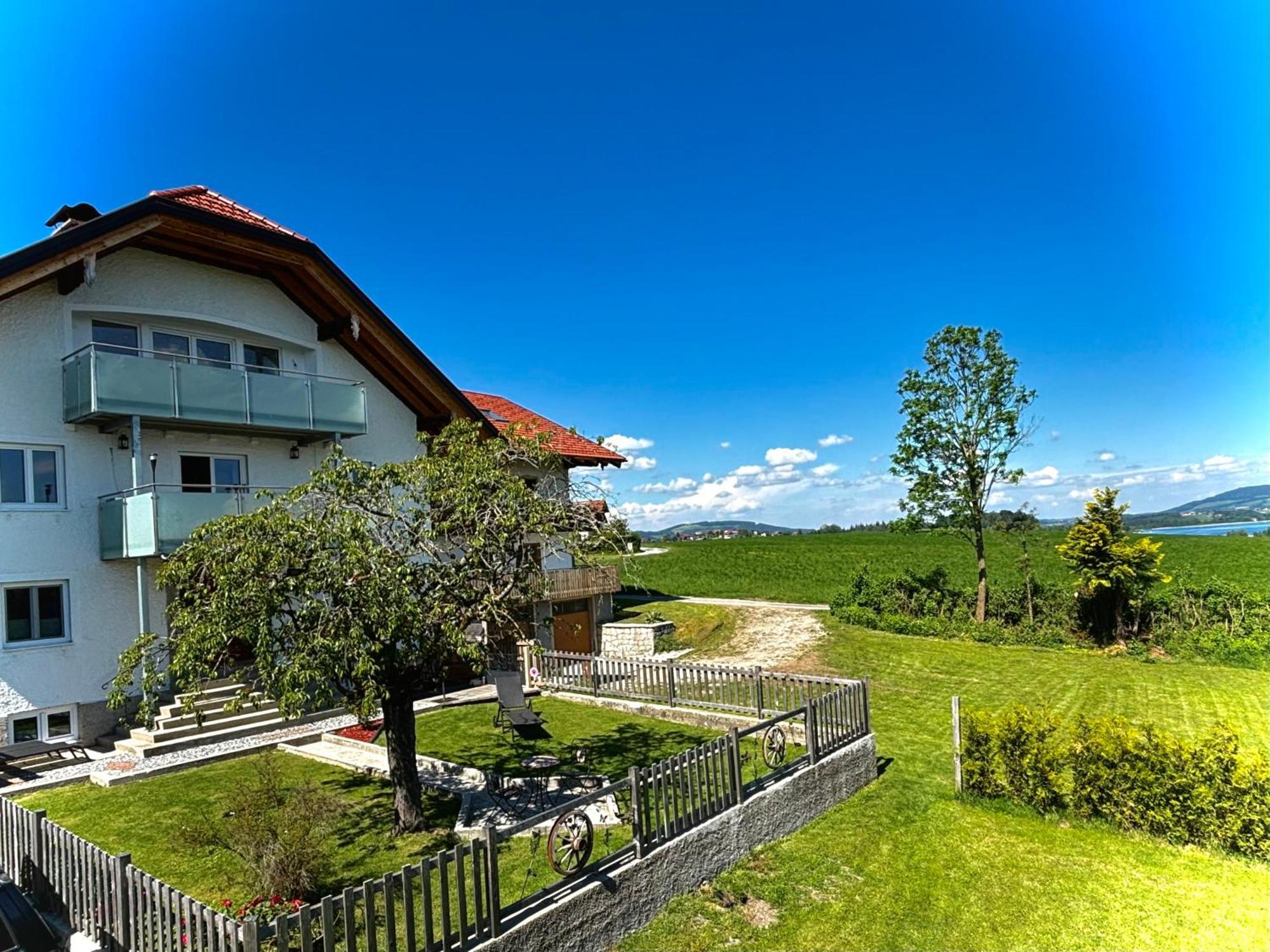 Gaesthaus "Seeblick" Seekirchen am Wallersee Zewnętrze zdjęcie